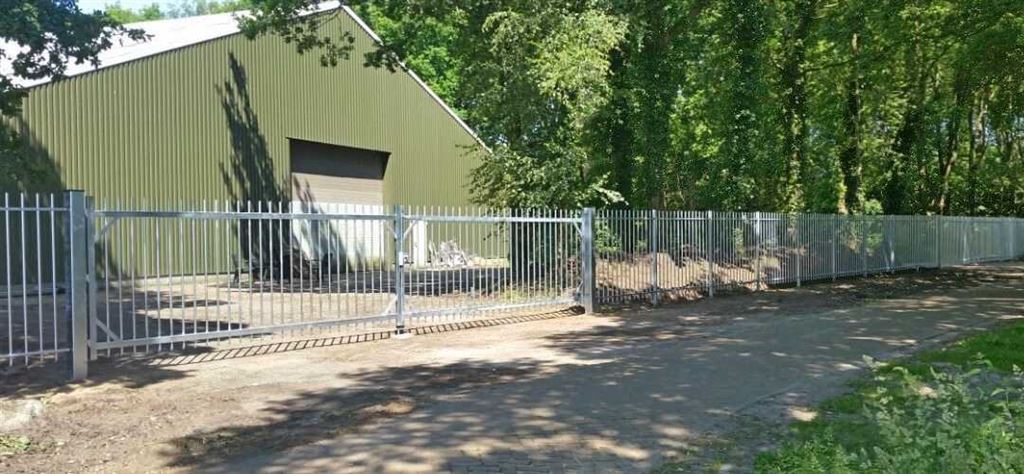 hekwerk Emmen bedrijfsterrein
